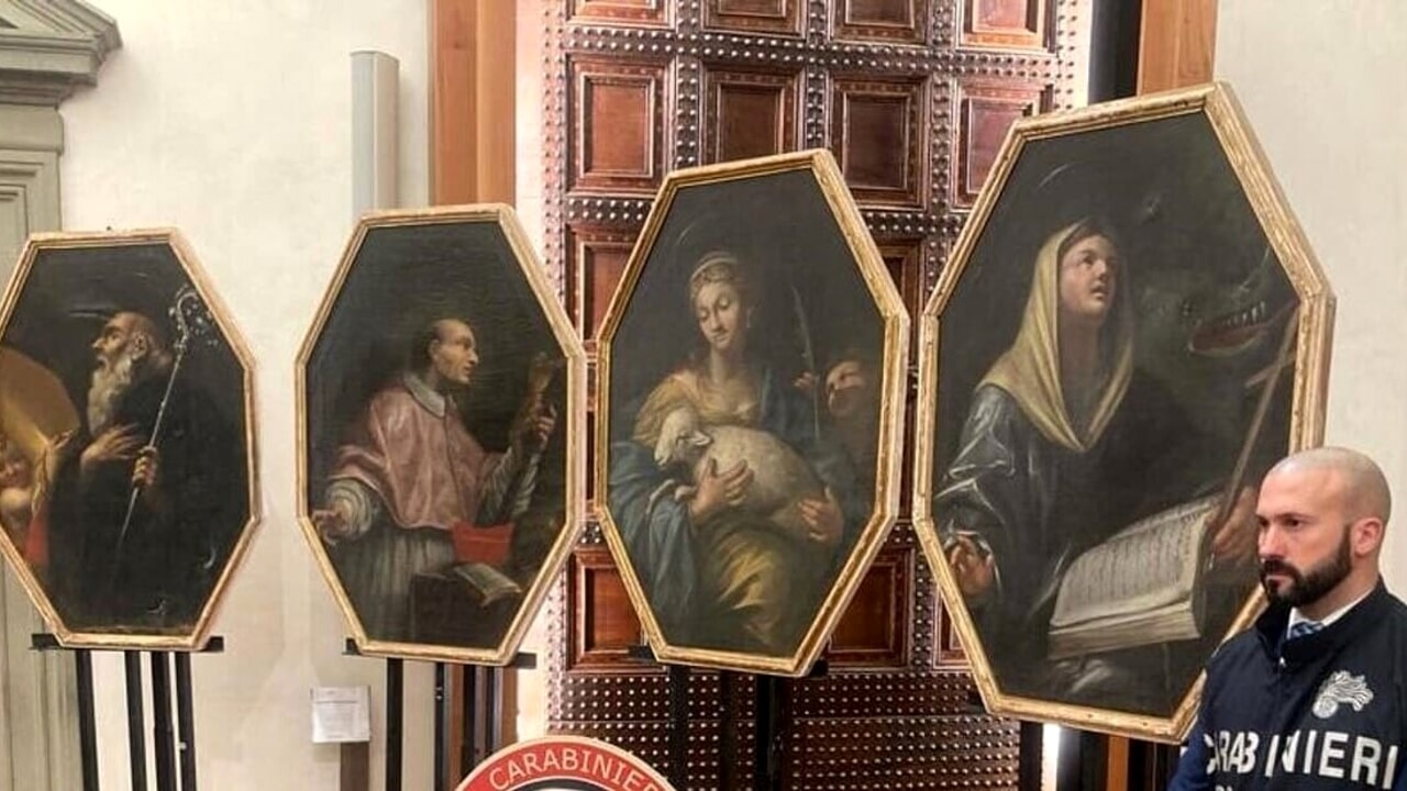 Marche - Ritrovati sedici dipinti rubati, c’è anche quello sottratto al municipio di Potenza Picena